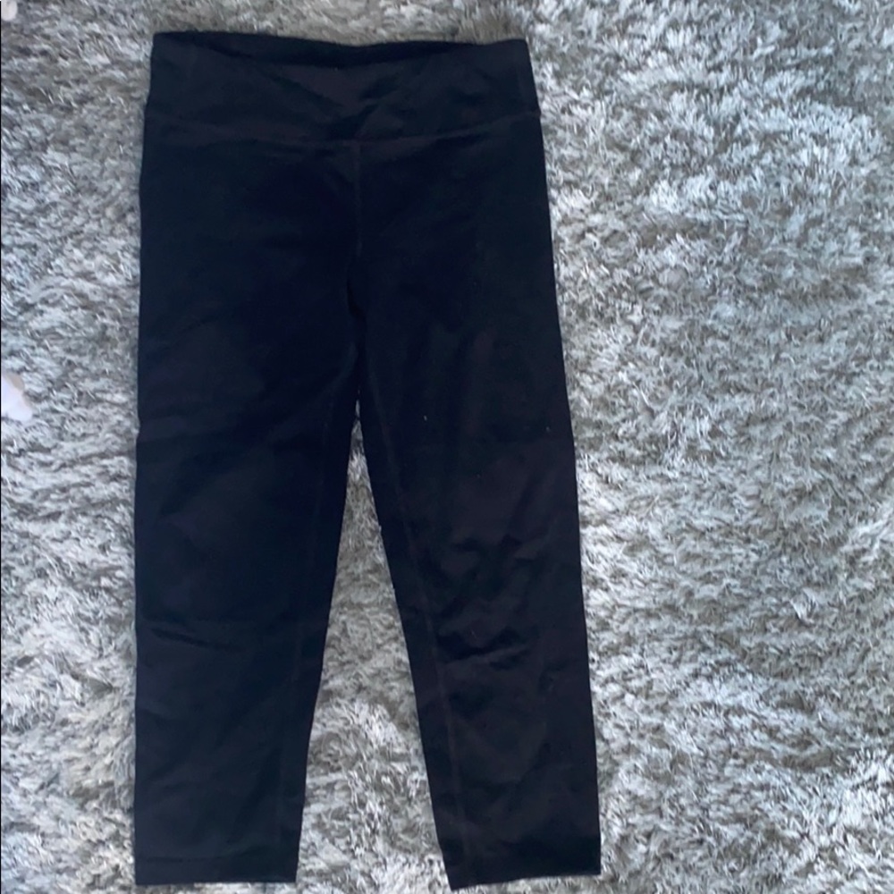 BLACK ATHLETA CAPRI LEGGINGS